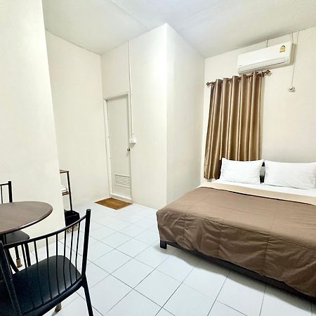 Pd Hostel Банкок Екстериор снимка