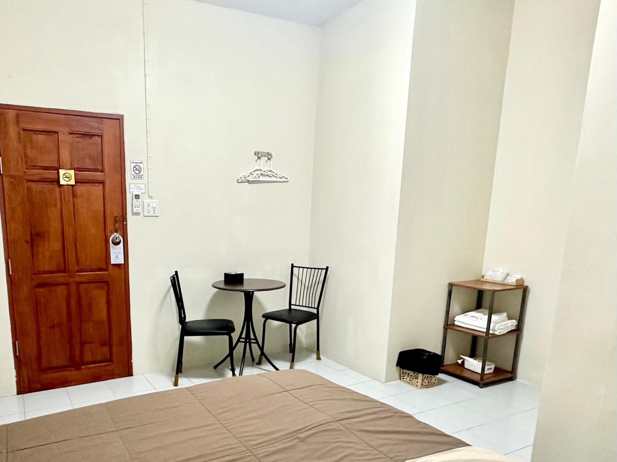Pd Hostel Банкок Екстериор снимка