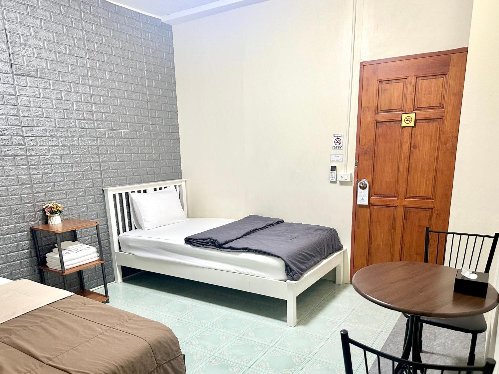 Pd Hostel Банкок Екстериор снимка