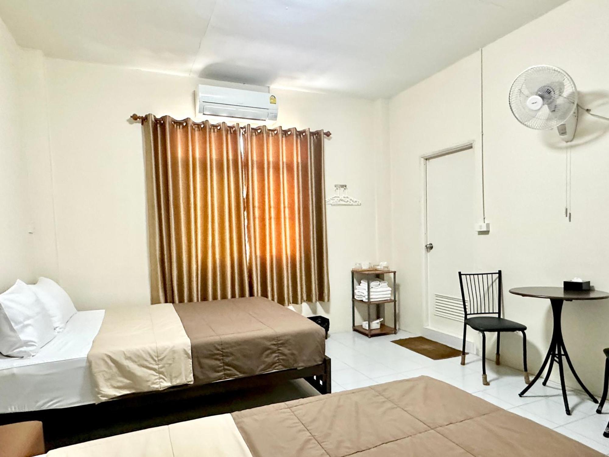 Pd Hostel Банкок Екстериор снимка